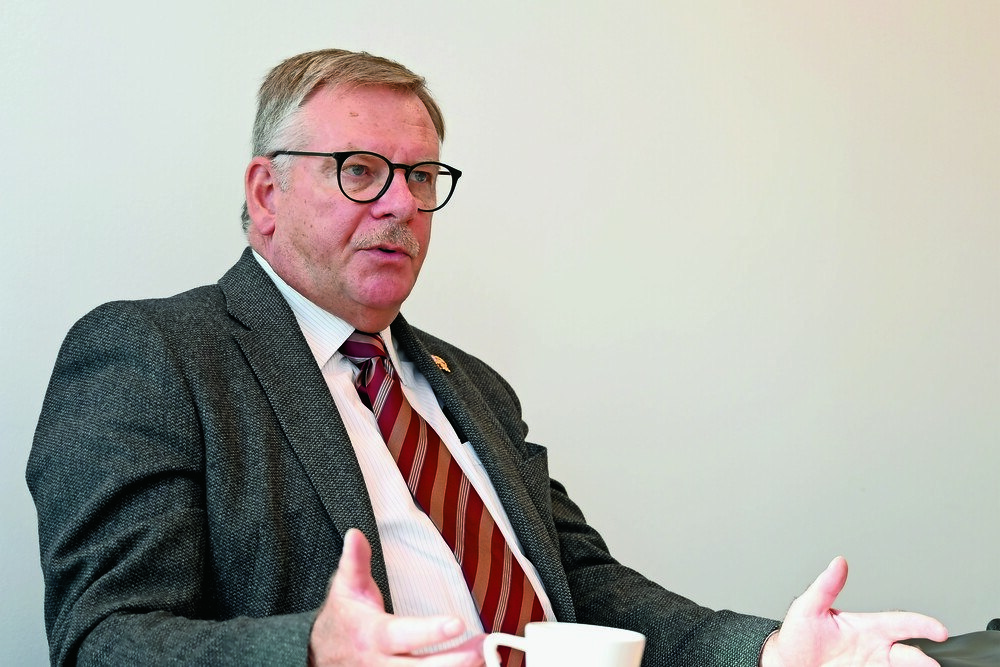 Manfred Kubik: „Wer kein neues Auto kauft, fährt dann halt einen Gebrauchten und kommt dann erst wieder in die Werkstatt.“
© Philipp Bednar Manfred Kubik: „Wer kein neues Auto kauft, fährt dann halt einen Gebrauchten und kommt dann erst wieder in die Werkstatt.“