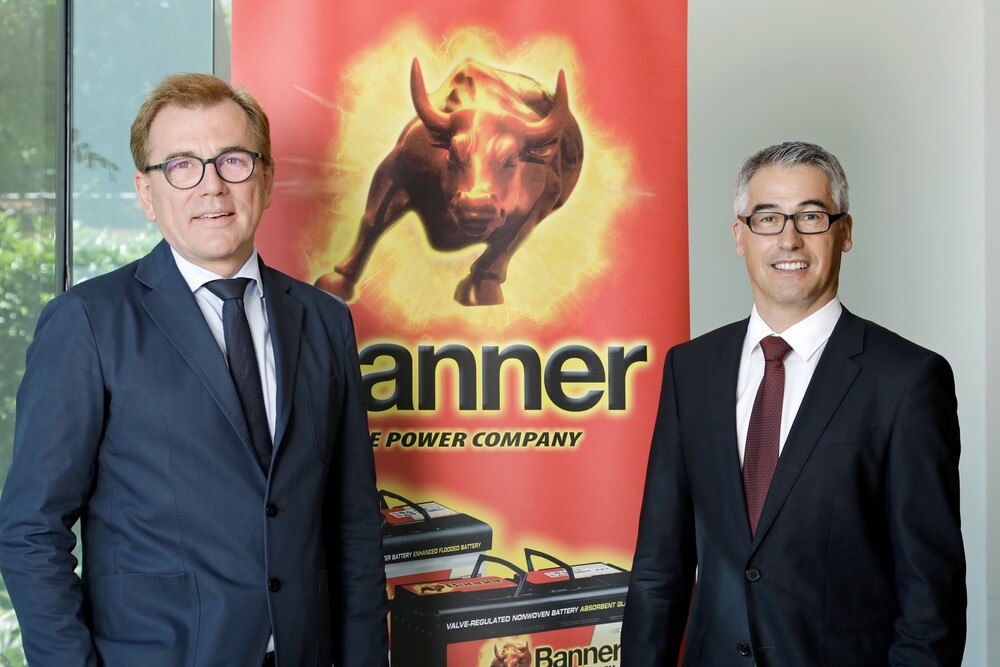 © Banner
Andreas Bawart und Franz Märzinger (v.l.) freuen sich über den Großauftrag aus Amerika. Andreas Bawart und Franz Märzinger (v.l.) freuen sich über den Großauftrag aus Amerika.