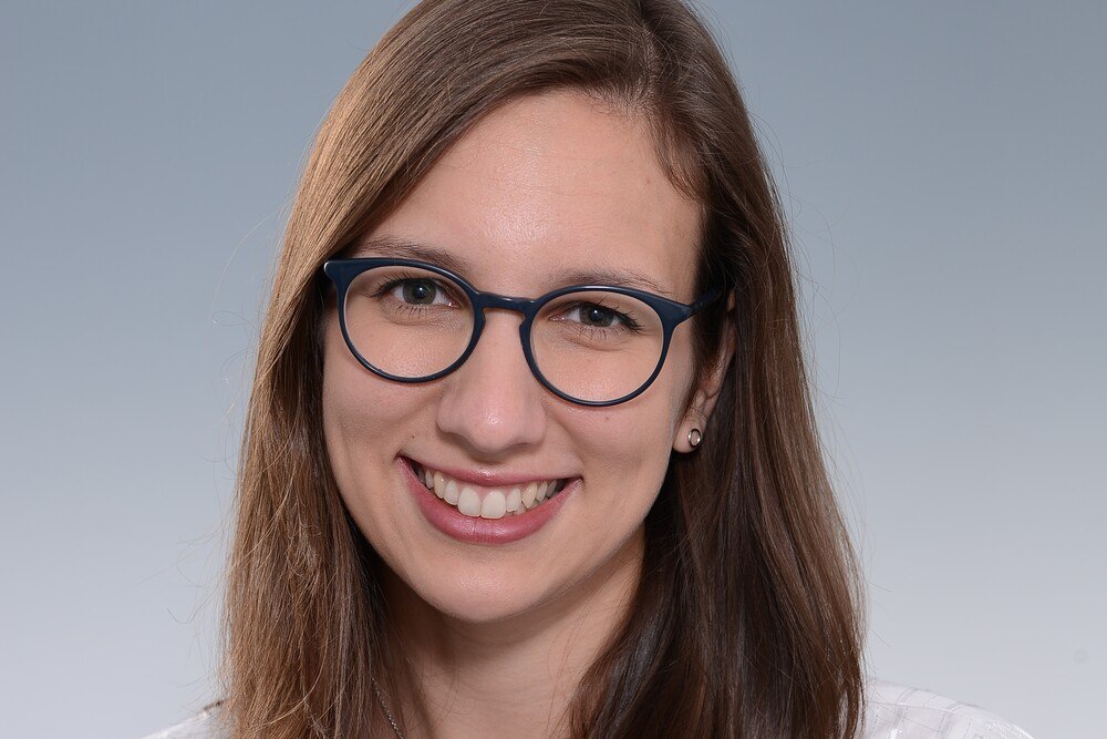 © F&R Freisinger GmbH Monika Draxler ist Metalltechnikerin des Monats und erforscht die Optimierungsmöglichkeiten beim Recycling von Stahlwerk-Schlacken.