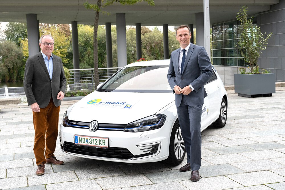 © NLK Pfeiffer
LH-Stv. Stephan Pernkopf, Wirtschaftslandesrat Jochen Danninger (v.l.) LH-Stv. Stephan Pernkopf, Wirtschaftslandesrat Jochen Danninger (v.l.)