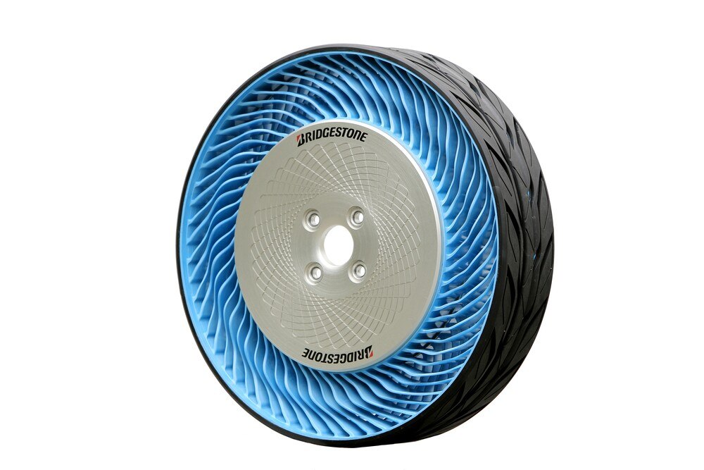 © Bridgestone
Der Bridgestone Airfree-Konzept-Reifen zeigt, in welche Richtung die Zukunft steuert. Der Bridgestone Airfree-Konzept-Reifen zeigt, in welche Richtung die Zukunft steuert.