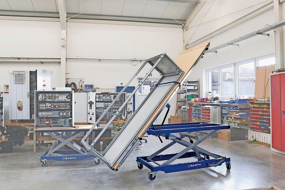 Der „KippLift“ hilft Bauteile sicher in Position zu bringen und zu halten.
© Barth GmbH Der „KippLift“ hilft Bauteile sicher in Position zu bringen und zu halten.