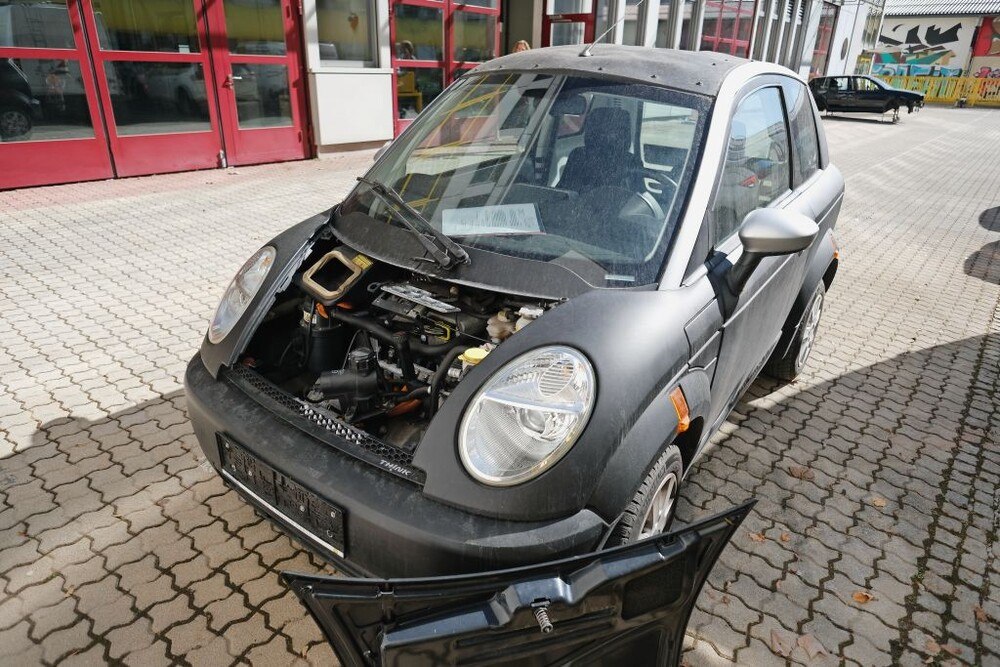 © Peter Seipel
Der von der FH Kärnten im Jahr 2010 angekaufte Th!nk City war eines der ersten Serien-Elektroautos in Österreich. Der von der FH Kärnten im Jahr 2010 angekaufte Th!nk City war eines der ersten Serien-Elektroautos in Österreich.
