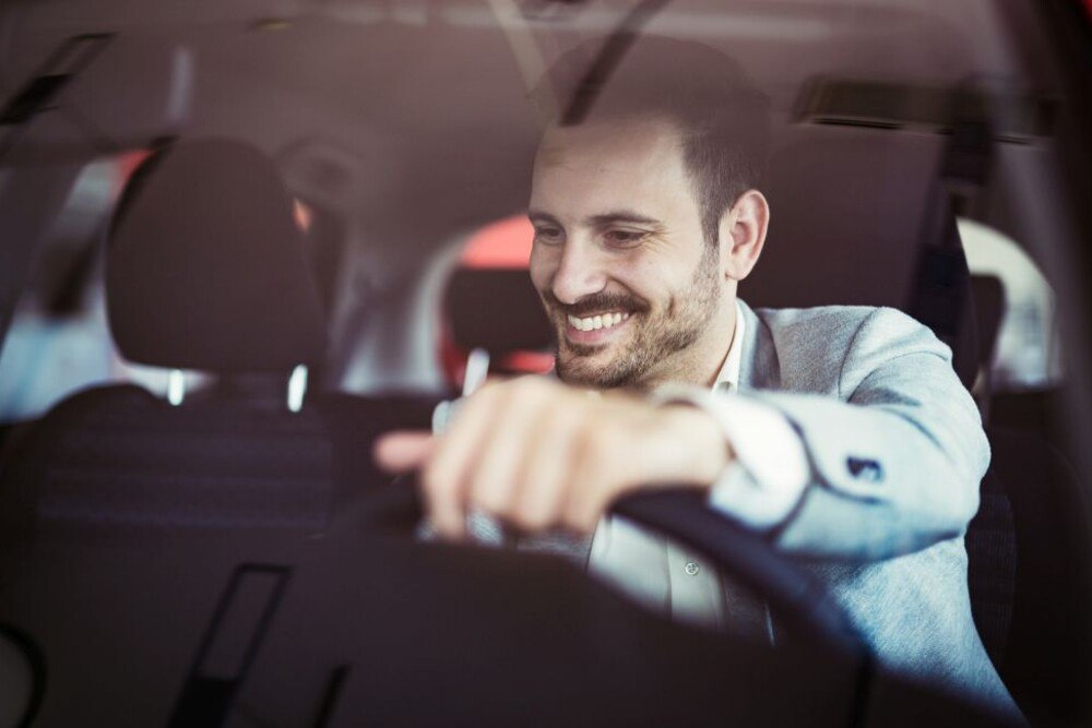 © Getty
Gerade in Krisenzeiten, in denen man sein Geld anderweitig gar nicht ausgeben kann, freut sich manch einer umso mehr über ein neues Auto. Gerade in Krisenzeiten, in denen man sein Geld anderweitig gar nicht ausgeben kann, freut sich manch einer umso mehr über ein neues Auto.