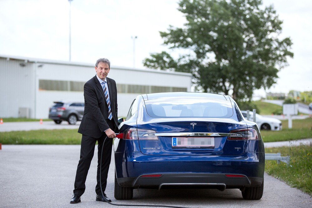 © Raiffeisen Leasing
Renato Eggner, Geschäftsführer Raiffeisen-Leasing Fuhrparkmanagement Renato Eggner, Geschäftsführer Raiffeisen-Leasing Fuhrparkmanagement