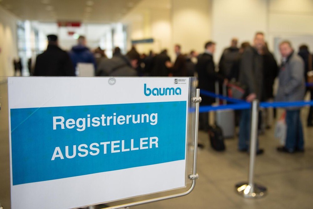 Info-Tafel für den Registrierungsbereich der Aussteller auf der Bauma