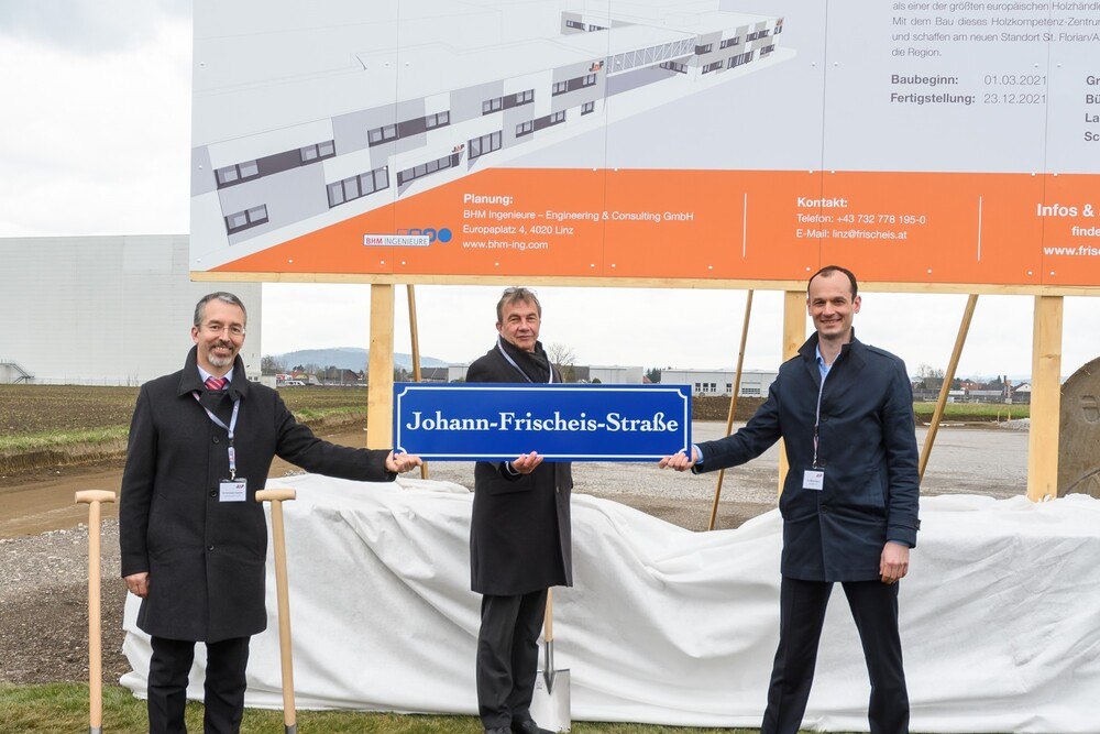 Christoph Kapeller (Niederlassungsleiter JAF Linz und zukünftiger Leiter JAF St. Florian, Mag. Werner Stix (Geschäftsführer JAF), Dr. Wilfrid Fabjani (Geschäftsführer JAF)