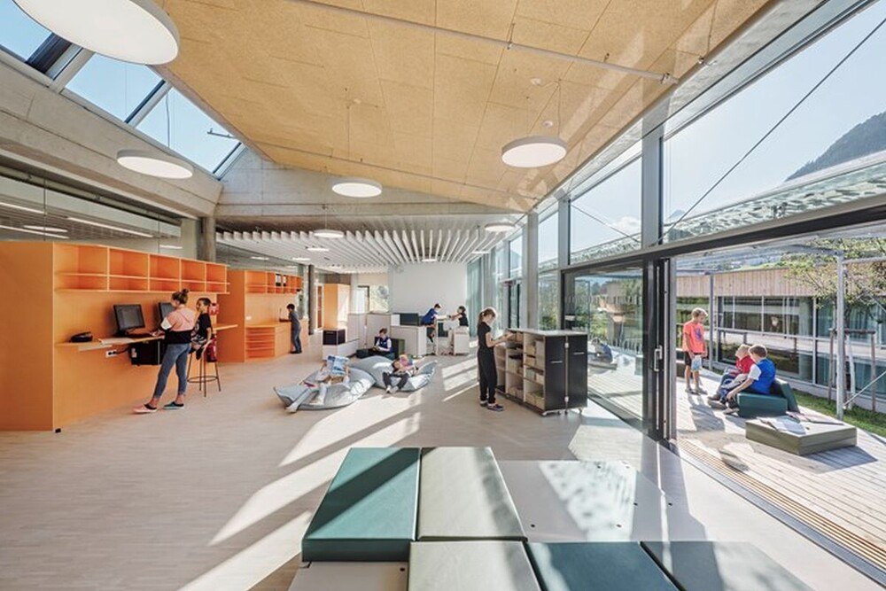 © fasch&fuchs.architekten/Hertha Hurnaus Der lichtdurchflutete Schulcampus des Schul- und Kulturzentrums Feldkirchen (Oberösterreich), geplant von fasch&fuchs.architekten. Der lichtdurchflutete Schulcampus des Schul- und Kulturzentrums Feldkirchen