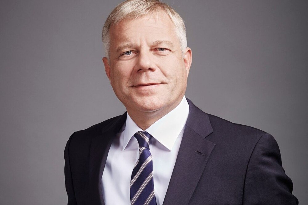 © David Sailer 2015
Happy End: Alexander Schmidecker konnte mit Raiffeisen Leasing 2020 sogar noch Zuwächse erzielen. Happy End: Alexander Schmidecker konnte mit Raiffeisen Leasing 2020 sogar noch Zuwächse erzielen.