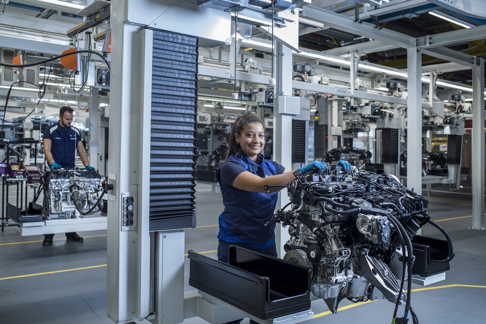 © BMW Group
Im BMW Group Werk Steyr wurden schon über 25 Millionen Motoren gefertigt. Im BMW Group Werk Steyr wurden schon über 25 Millionen Motoren gefertigt.