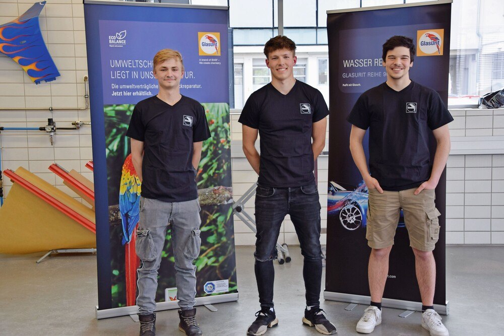 © BASF
v.l.: Martin Magner (2. Platz), Andreas Ragginger (1. Platz), Maximilian Tabernig (3. Platz) v.l.: Martin Magner (2. Platz), Andreas Ragginger (1. Platz), Maximilian Tabernig (3. Platz)
