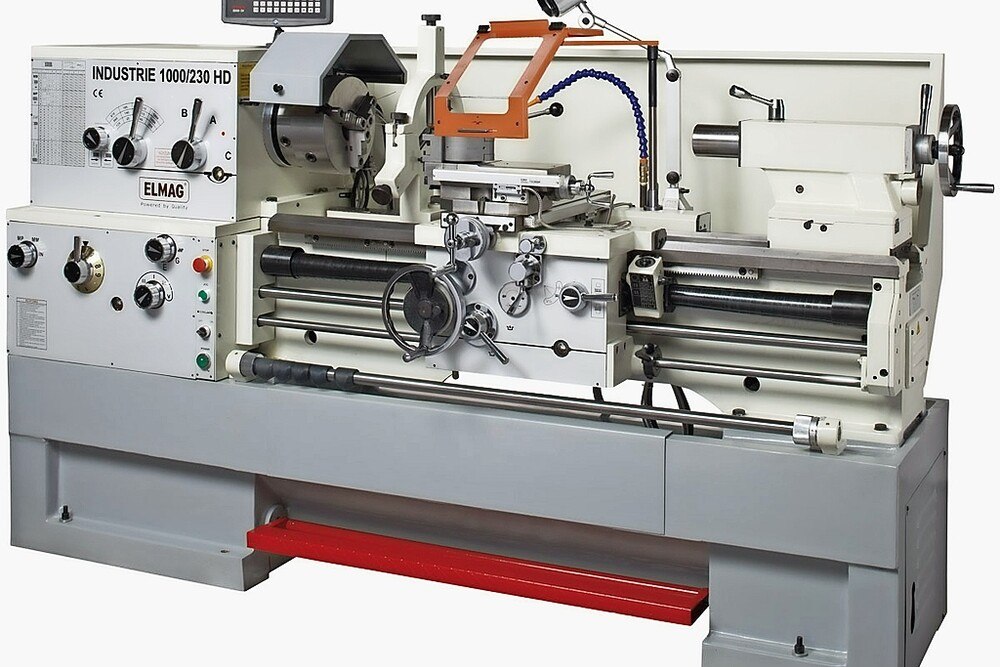 © Elmag
Universal-Drehmaschine in robuster Bauweise verhindert Vibrationen bei großen Schnitttiefen. Universal-Drehmaschine ELMAG-Industrie-1000