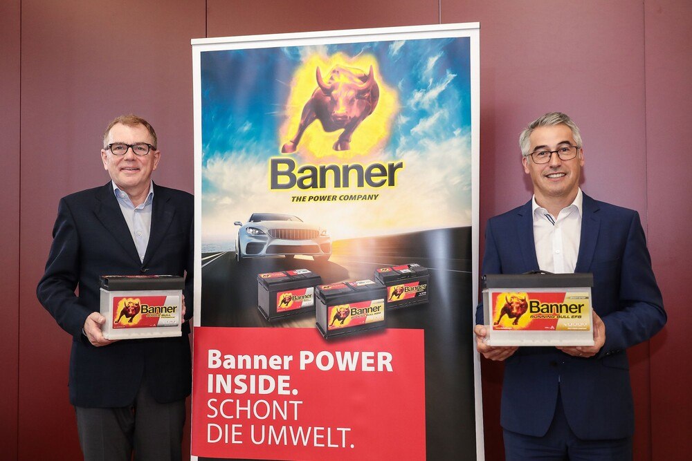 © Banner
Andreas Bawart, kaufmännischer Geschäftsführer (l.) und Franz Märzinger, Leiter Vertrieb und Marketing bei Banner Andreas Bawart, kaufmännischer Geschäftsführer (l.) und Franz Märzinger, Leiter Vertrieb und Marketing bei Banner