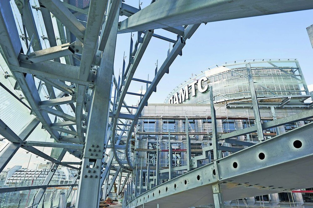 © Toni Rappersberger Die Ringfassade der ÖAMTC-Zentrale aus Stahl.