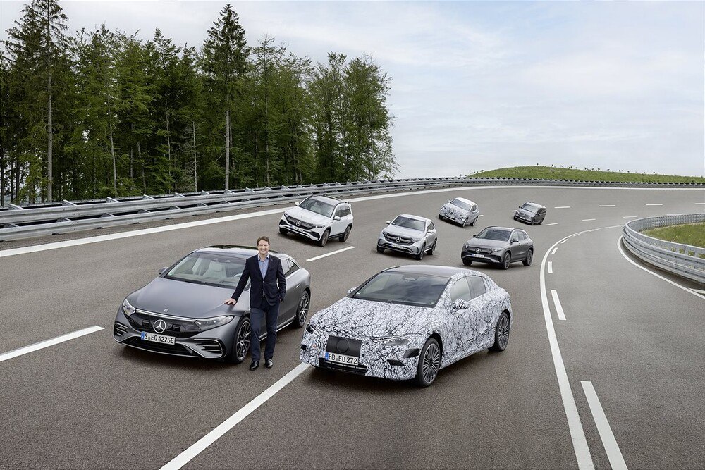 Ab 2025 sagt Mercedes-Benz der Zapfsäule Adieu.
© Daimler / Mercedes-Benz Ab 2025 sagt Mercedes-Benz der Zapfsäule Adieu.