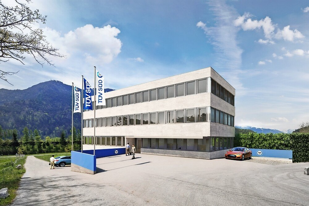 © Miviso GmbH
Bereits Ende des Jahres übersiedeln 25 TÜV SÜD Mitarbeiterinnen und Mitarbeiter vom Standort Jenbach in das moderne Internationale Kompetenzzentrum für Sicherheit und Seilbahnen in Wiesing. Das moderne Internationale Kompetenzzentrum für Sicherheit und Seilbahnen in Wiesing.