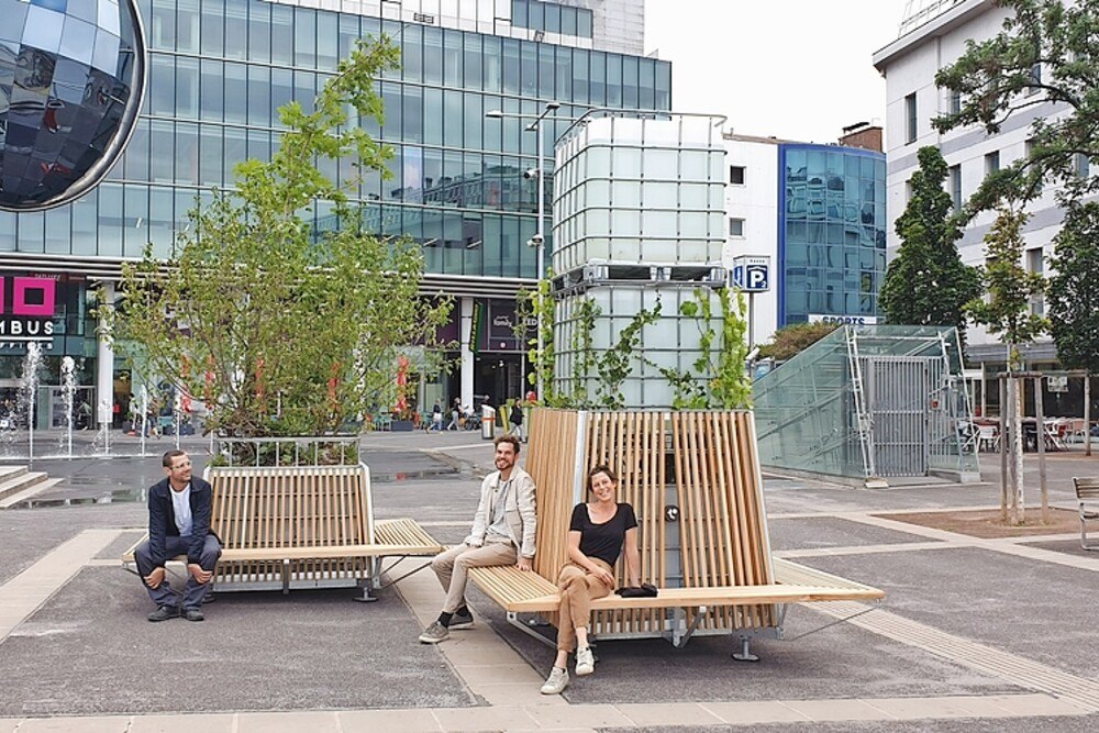 © Kommhaus/Mirjam Harmtodt Mobiler Baum bringt schattige Sitzgelegenheit zu Wiener Hotspots.