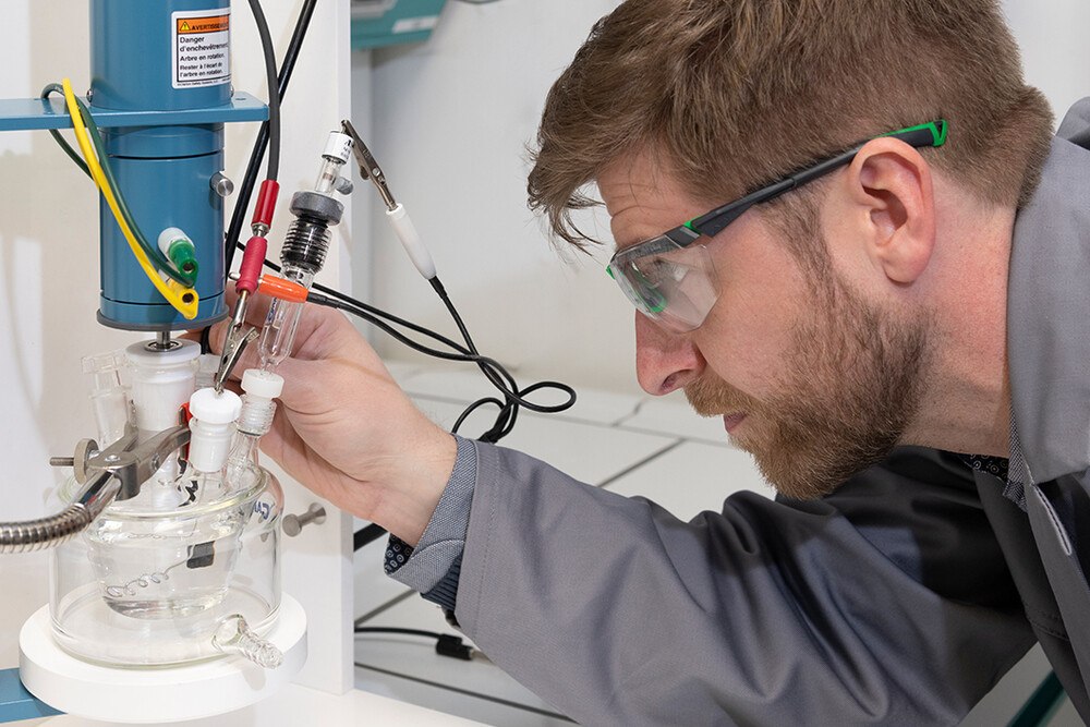 © BAM
Tim-Patrick Fellinger forscht am BAM nach einer nachhaltigen Batterietechnologie. Tim-Patrick Fellinger forscht am BAM nach einer nachhaltigen Batterietechnologie.