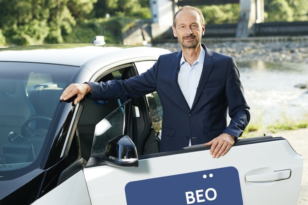 © BEÖ_TomSon
Andreas Reinhardt, neuer Vorsitzender des BEÖ: „E-Mobilität ist der Schlüssel, um Klimaziele zu erreichen!“ Andreas Reinhardt, neuer Vorsitzender des BEÖ: „E-Mobilität ist der Schlüssel, um Klimaziele zu erreichen!“
