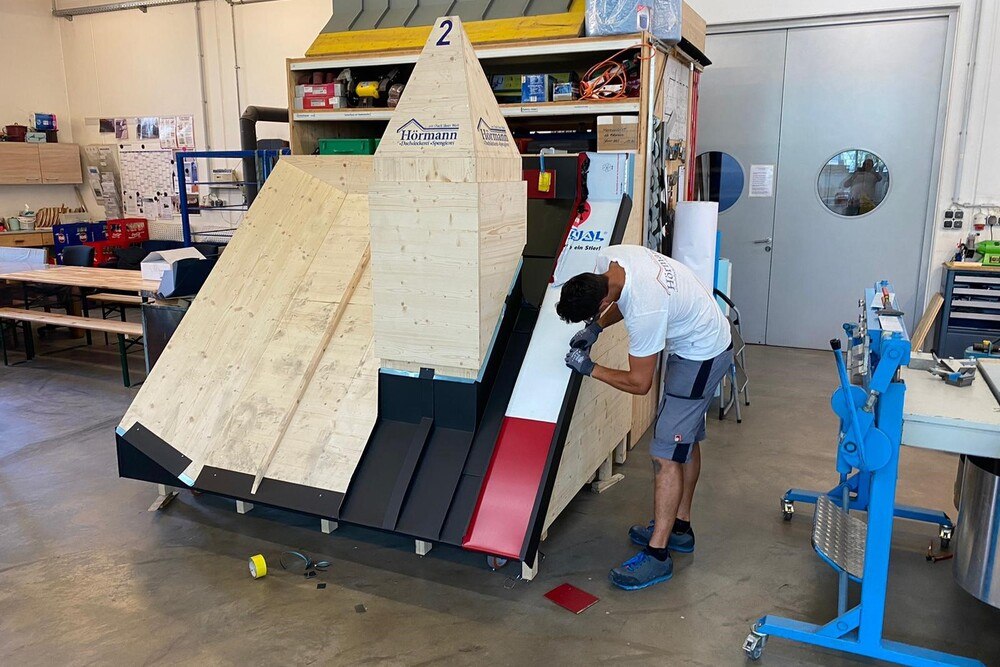 © Wilhelm Strasser
Der österreichische EuroSkills-Kandidat der Spengler Lukas Kromoser trainiert fleißig für den europäischen Berufswettbewerb, der im September in Graz stattfindet., basic_html Der österreichische EuroSkills-Kandidat der Spengler Lukas Kromoser trainiert fleißig für den europäischen Berufswettbewerb, der im September in Graz stattfindet.