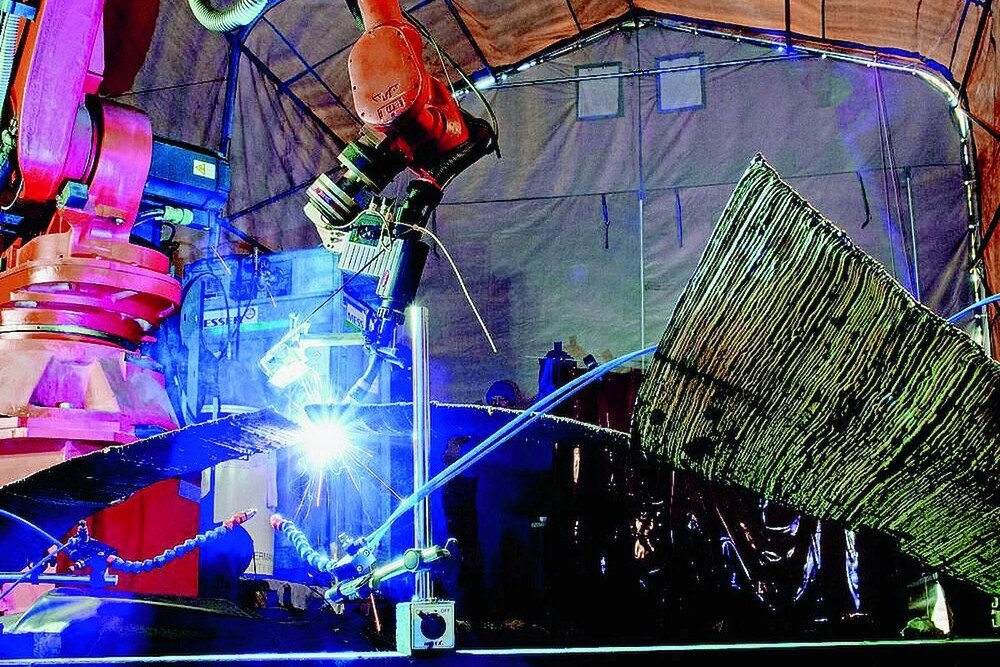 Die additiv gefertigte Stahlbrücke hat eine Spannweite von etwa 2,80 Metern.
© Fronius Die additiv gefertigte Stahlbrücke hat eine Spannweite von etwa 2,80 Metern.