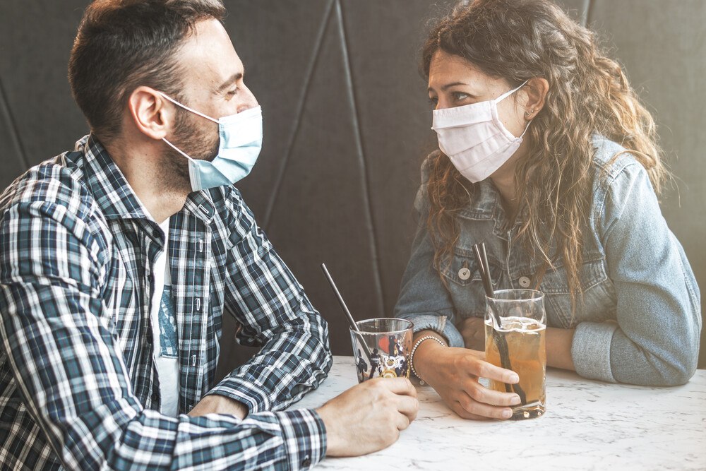 © getty images
Die meisten Gastronomen beharren nicht auf das Tragen von Masken. Die meisten Gastronomen beharren nicht auf das Tragen von Masken.