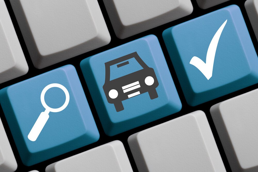 © keport via Getty Images
Mit dem neuen Service, der vorerst nur in Deutschland angeboten wird, bestellen Autokäufer ihr Auto zukünftig online und bequem vom Sofa aus und bekommen es kostenlos vor die Haustür geliefert. Mit dem neuen Service, der vorerst nur in Deutschland angeboten wird, bestellen Autokäufer ihr Auto zukünftig online und bequem vom Sofa aus und bekommen es kostenlos vor die Haustür geliefert.