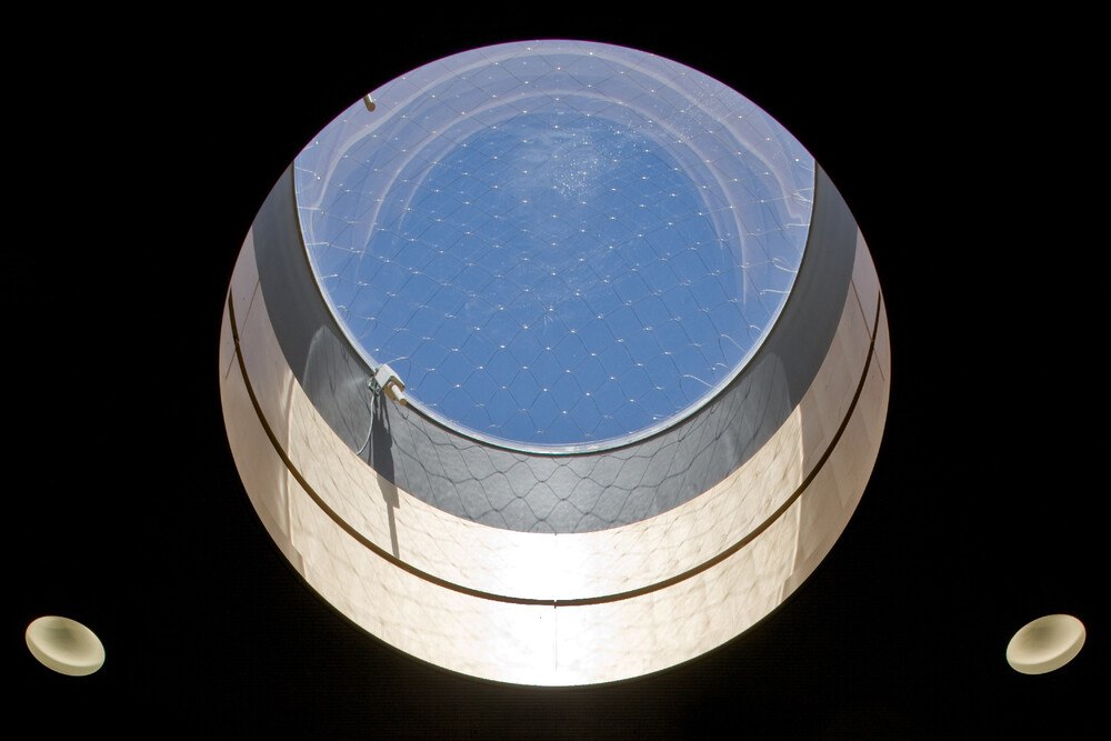 Lichtkuppeln schaffen gleichmäßige Belichtung in Räumen.