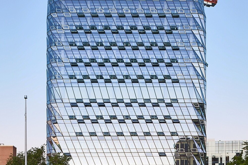 Der MacKimmie Turm erwacht mit einer doppelschaligen „atmenden“ Fassade, die eine hocheffiziente Energieeffizienz, kontinuierliche Belüftung und eine hochwertige Innenbeleuchtung ermöglicht
© Hueck Der MacKimmie Turm erwacht mit einer doppelschaligen „atmenden“ Fassade, die eine hocheffiziente Energieeffizienz, kontinuierliche Belüftung und eine hochwertige Innenbeleuchtung ermöglicht