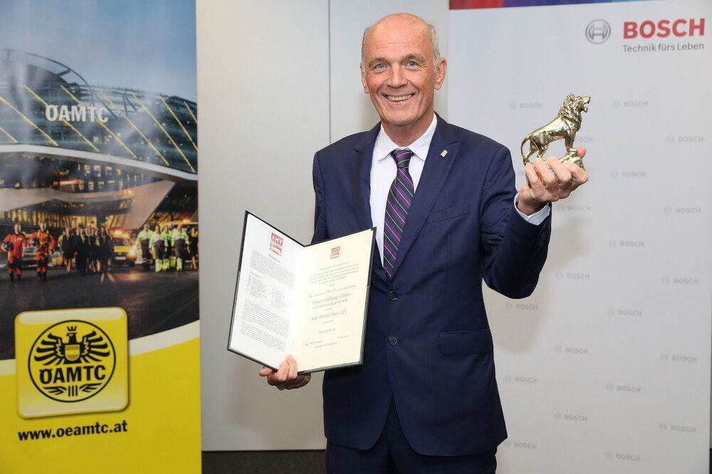 © Bosch
Wolfgang Ullrich erhielt die diesjährige Auszeichnung für sein herausragendes Engagement im Motorsport. Wolfgang Ullrich erhielt die diesjährige Auszeichnung für sein herausragendes Engagement im Motorsport.