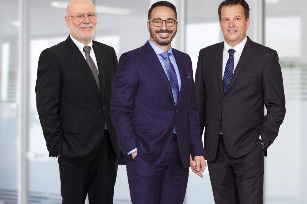 © CarGarantie
V.l.n.r.: Peter Bachmaier, Ivan Lattarulo und Christian Rothböck. V.l.n.r.: Peter Bachmaier, Ivan Lattarulo und Christian Rothböck.