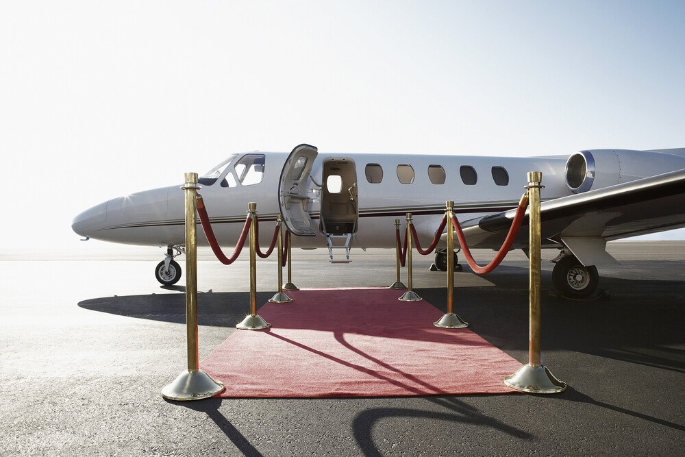 © getty images / Jupiterimages
Reisen im Privatjet oder doch im Luxus-Zug? Am Virtuoso-Symposium wird die Zukunft der Luxus-Branche behandelt. Reisen im Privatjet oder doch im Luxus-Zug? Am Virtuoso-Symposium wird die Zukunft der Luxus-Branche behandelt.