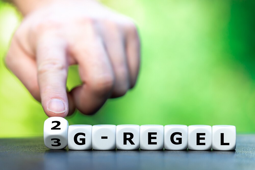 © Fokusiert via GettyImages
November 2021 gilt in Österreich die 3G-Regel am Arbeitsplatz - damit muss man nun also auch im Job geimpft, genesen oder getestet sein. November 2021 gilt in Österreich die 3G-Regel am Arbeitsplatz - damit muss man nun also auch im Job geimpft, genesen oder getestet sein.