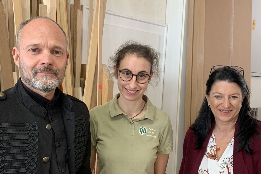 © WKW/Johanna Lindl Tischlermeister Martin Effenberg, Gesellin Jule Liesenfeld und Wiener Spartenobfrau Maria Smodics-Neumann. Tischlermeister Martin Effenberg, Gesellin Jule Liesenfeld und Wiener Spartenobfrau Maria Smodics-Neumann.