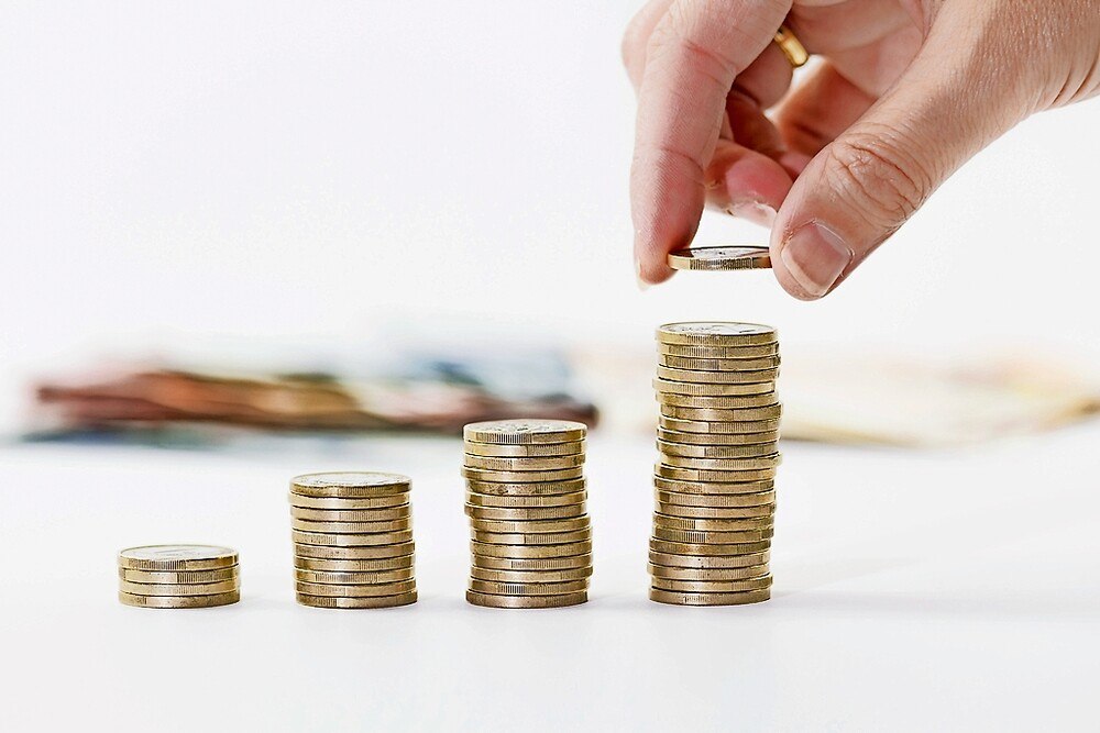 © ajcabeza/iStock/Getty Images Plus via GettyImages
Metaller-KV. Industrie, Gewerkschaft und Gewerbe haben sich auf eine Steigerung der Löhne über der aktuellen Inflationsrate geeinigt.
Geldstücke