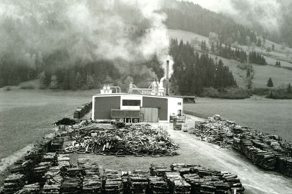 © Egger Holzwerkstoffe 60 Jahre Egger: Das erste Spanplattenwerk in St. Johann in Tirol.