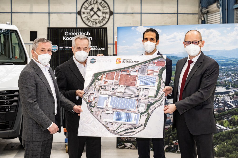 © Steyr Automotive GmbH / Kerschbaummayr
Manfred Eibeck (Steyr Automotive), Siegfried Wolf (CEO Steyr Automotive), Dr. Stephan Sharma (CEO Energie Burgenland), GF Florian Mayerhofer (Steyr Automotive) (v.l.) Manfred Eibeck (Steyr Automotive), Siegfried Wolf (CEO Steyr Automotive), Dr. Stephan Sharma (CEO Energie Burgenland), GF Florian Mayerhofer (Steyr Automotive) (v.l.)
