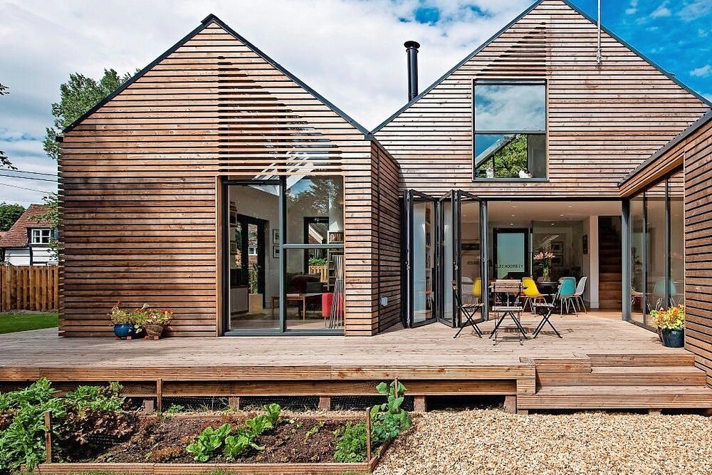© Sunflex Aluminiumsysteme GmbH Holzhaus mit Aluminium Fenstern.