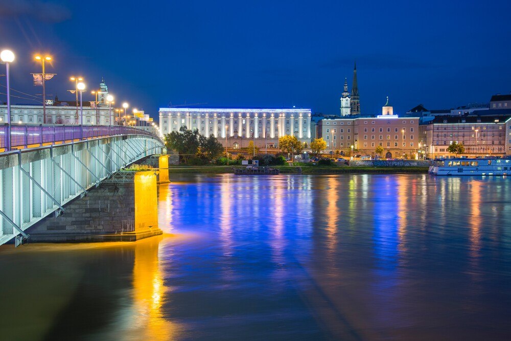 © Unsplash
Die Investoren erweitern ihren Fokus immer stärker auf die boomenden Landeshauptstädte Linz (Foto) sowie Graz, aber auch auf Salzburg, Innsbruck und Klagenfurt. Die Investoren erweitern ihren Fokus immer stärker auf die boomenden Landeshauptstädte Linz (Foto) sowie Graz, aber auch auf Salzburg, Innsbruck und Klagenfurt.