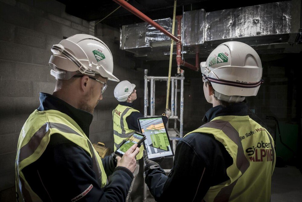 © Dalux
Im Zentrum des Austauschs von BIM-Projektdaten stehen nicht 2D-Pläne, sondern 3D-Modelle. Um diese unabhängig vom BIM-Programm betrachten zu können, sind spezielle Anzeigeprogramme, sogenannte IFC-Viewer, Voraussetzung. Betrachtung von 3D-Plänen auf der Baustelle