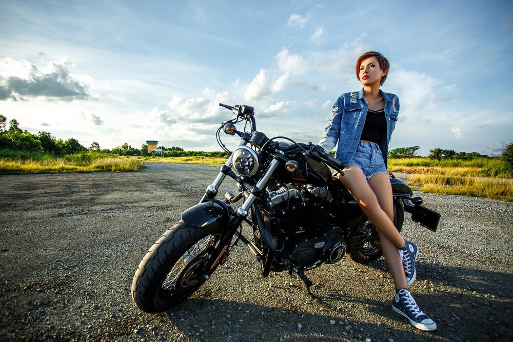 © Pixabay Frau und Motorrad