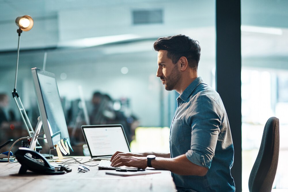 © iStock / Getty Images Plus Bildschirmarbeit