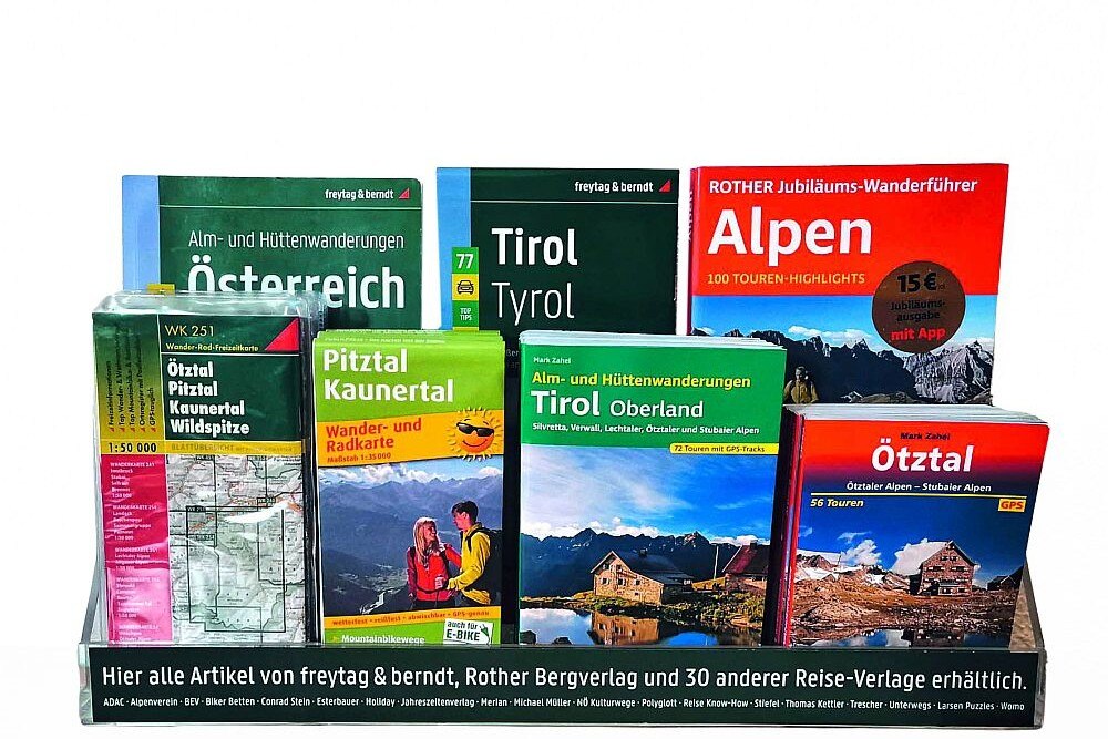 © freytag&berndt
Der platzsparende Aufsteller kann mit Stadtplänen, Wander- und Radkarten bestückt werden - immer passend zum eigenen Standort.
Das kleinräumig regionale Angebot des Kartenprofis ermöglicht für jedes Geschäft die richtigen Karten.