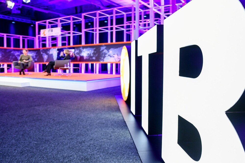 © ITB Berlin Ein Logo der ITB Berlin in einem TV-Studio.