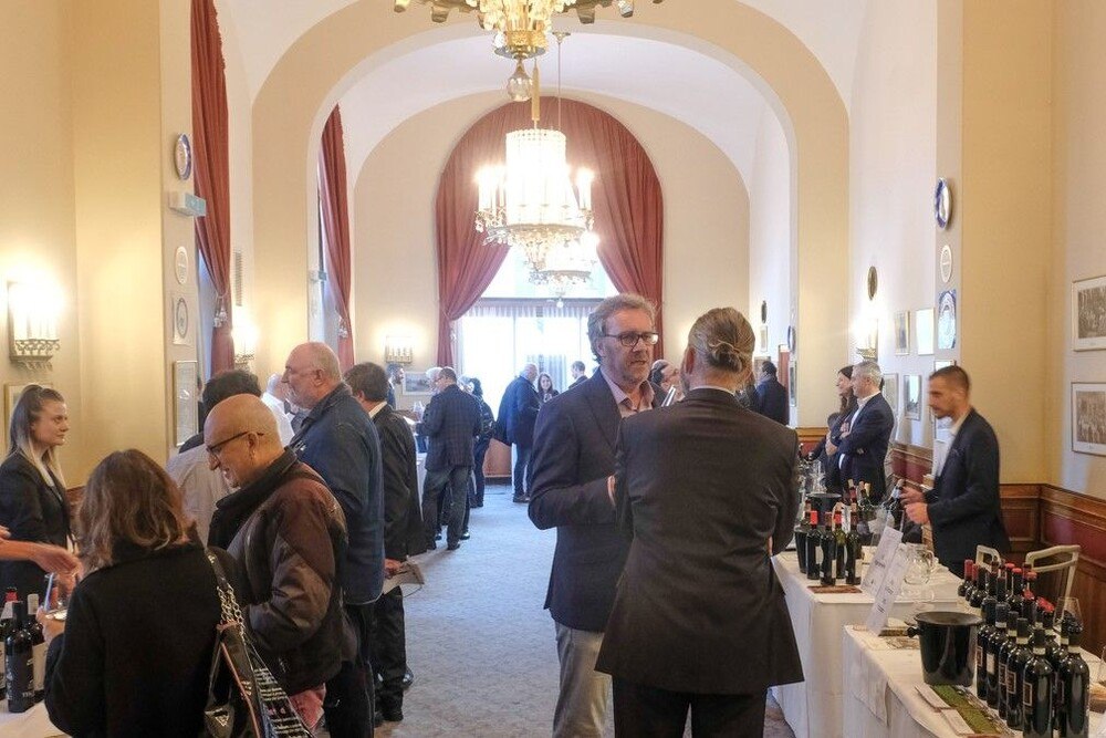 © Selezione Italia
Fachmesse "Selezione Italia": Ein Blick in den Votivsaal des Hotel Regina in Wien.
Fachmesse "Selezione Italia": Ein Blick in den Votivsaal des Hotel Regina in Wien.