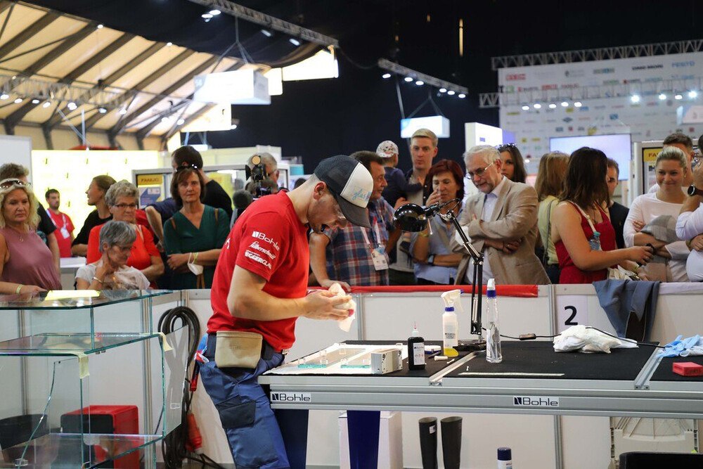 © Birgit Tegtbauer
Das große Vorbild: Christoph Greiner, der fulminante Sieger der EuroSkills 2021 in Graz, in höchster Konzentration beim Wettbewerb.
Das große Vorbild: Christoph Greiner, der fulminante Sieger der EuroSkills 2021 in Graz, in höchster Konzentration beim Wettbewerb.