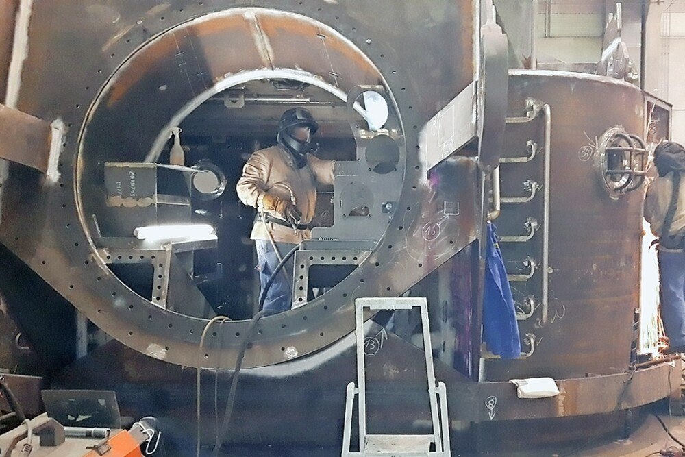 © Jebens/Haux
Die neue Taucherglockenanlage hat ein Gesamtgewicht von circa 160 Tonnen und eine Seitentür zum Beladen.
, restricted_html Die neue Taucherglockenanlage hat ein Gesamtgewicht von circa 160 Tonnen und eine Seitentür zum Beladen.