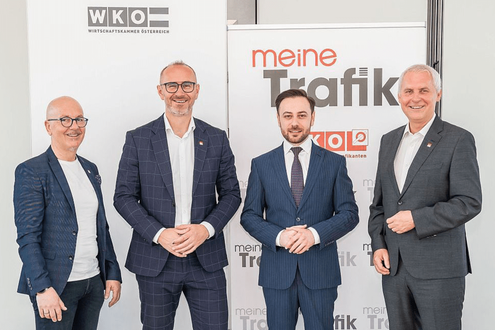 © Thomas Meyer
Source: WKO
Bundesgremialobmann Josef Prirschl und sein Team geben einen Ausblick auf die heurigen „Baustellen“.
Das Führungsteam der Berufsvertretung der Trafikant*innen