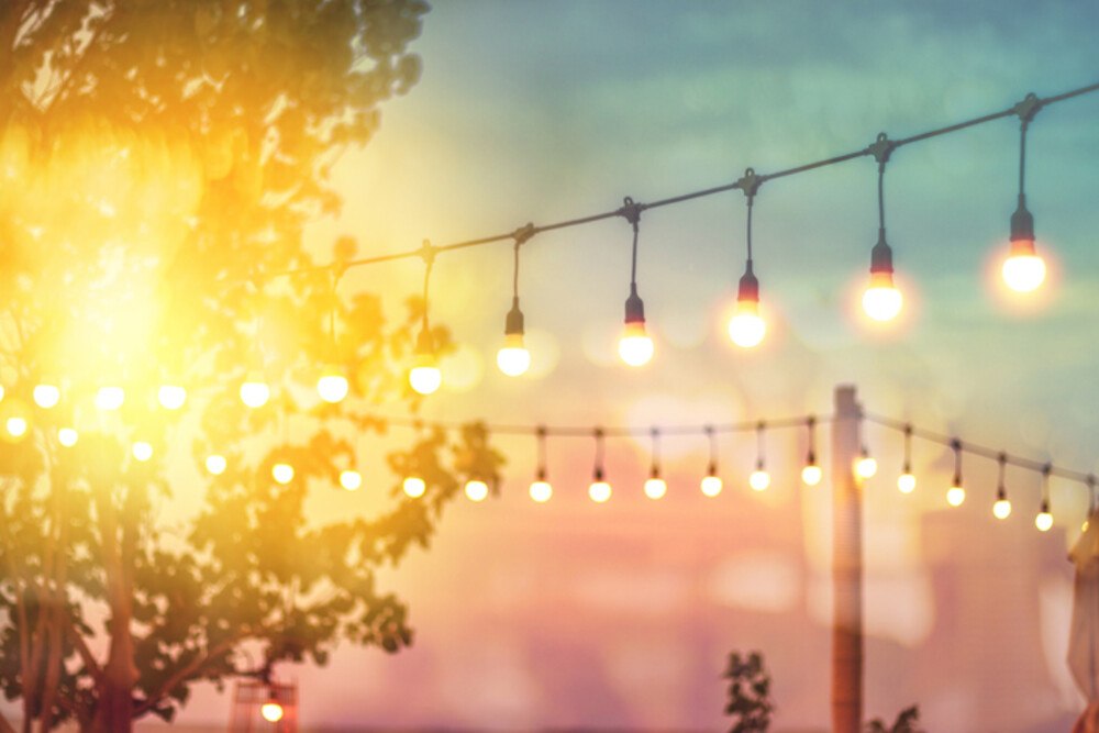 Die Glasscherb´ndanz 2022 finden erstmals als Sommerball statt.
© thanasus/iStock Getty Images Plus via GettyImages Die Glasscherb´ndanz 2022 finden erstmals als Sommerball statt.