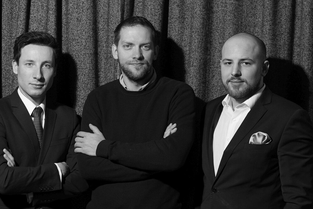 © Ian Ehm
V.l.n.r.: René Antrag (Steirereck), Steve Breitzke (MAST Weinbistro), Thomas Juranitsch (Palais Coburg)
V.l.n.r.: René Antrag (Steirereck), Steve Breitzke (MAST Weinbistro), Thomas Juranitsch (Palais Coburg)